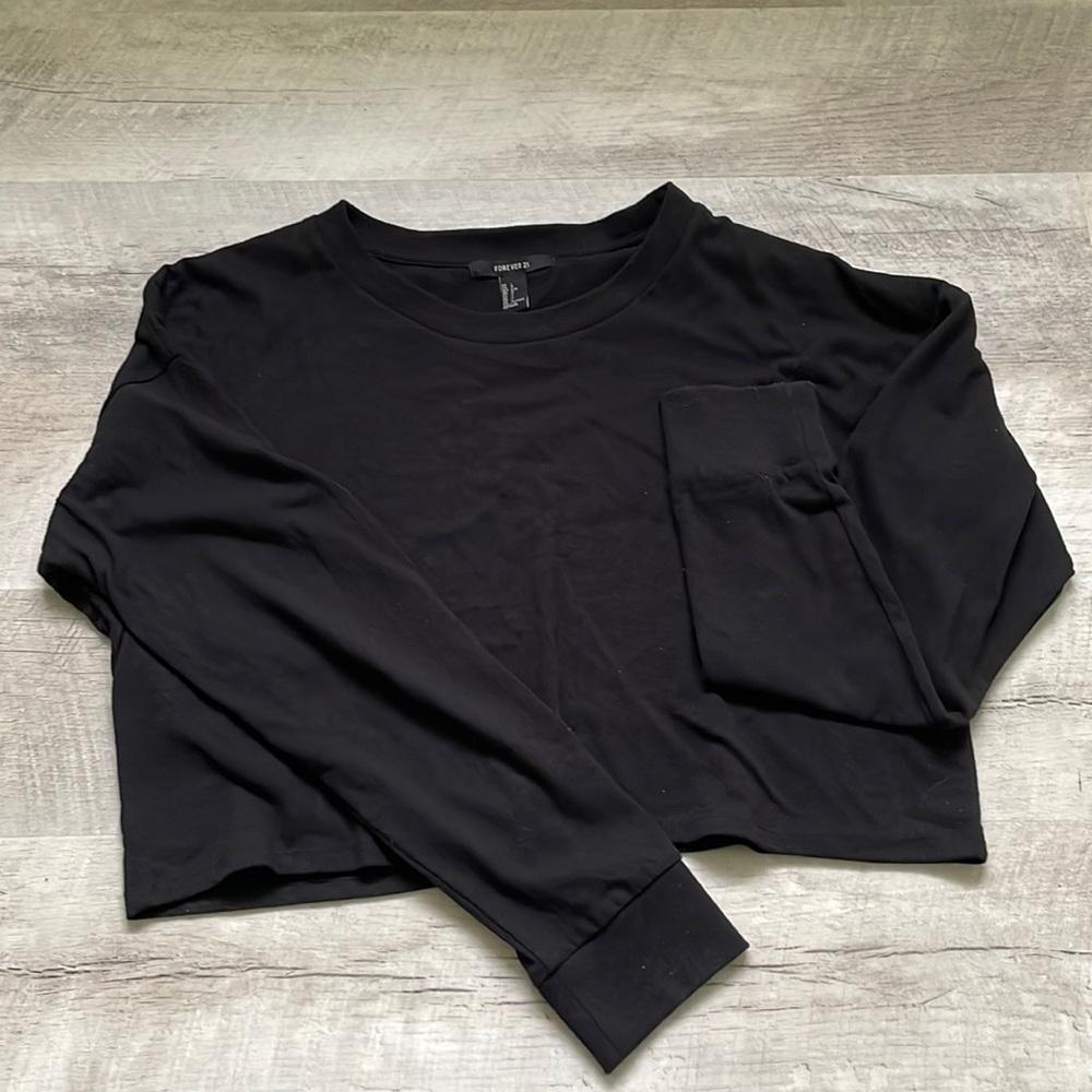 Forever 21 Black crop top Sweater